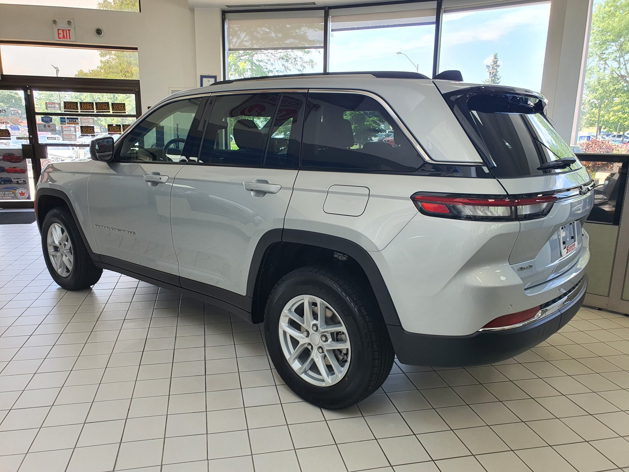 Is the 2022 Jeep Grand Cherokee the Best MidSize SUV in Canada? Real